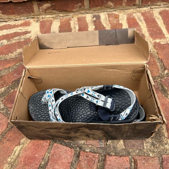 Chaco women’s Sandals with Blue and Gray Straps with it’s box - Picture 10 of 10